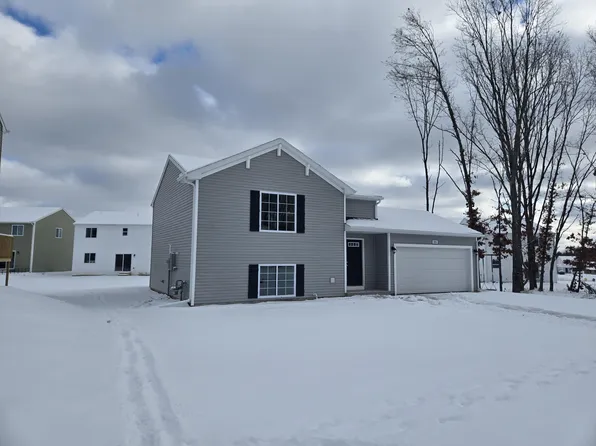 808 Hollyhock Dr, Greenville, MI 48838