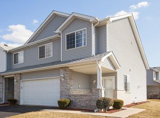 1873 Waters Edge Dr, Minooka, IL 60447
