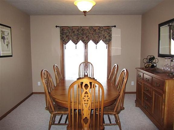 5th image of 4731 Cambridge Ct