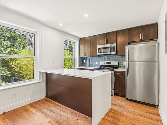 5th image of 307 S 4th St APT 3
