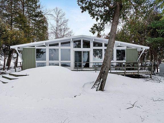 3rd image of 78 Plymouth Beach Rd