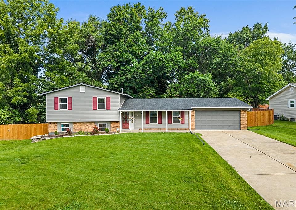 1st image of 9 Linda Ln