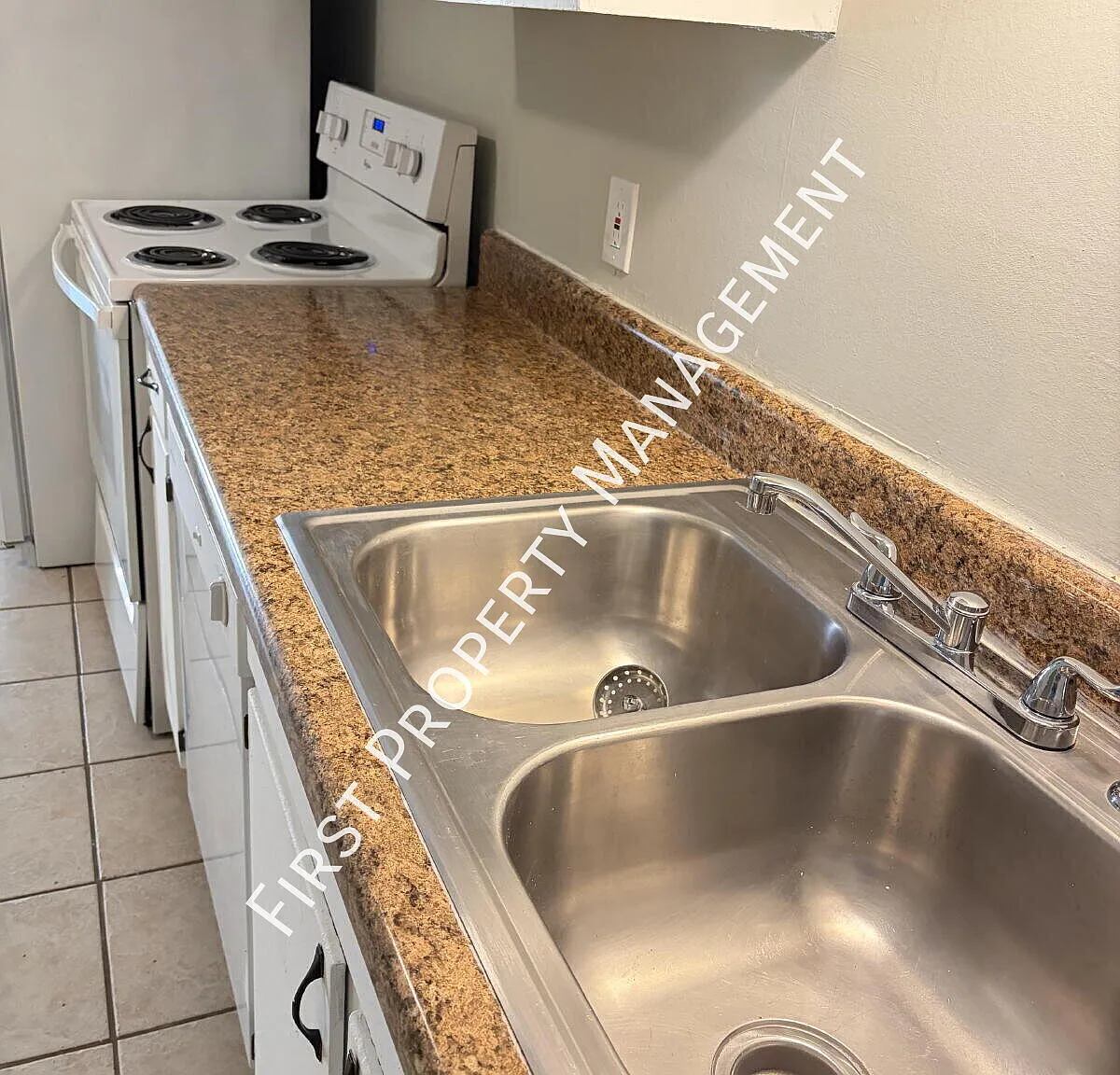Amazing 2 Bedroom W/ Updated Flooring Must See! — Photo 4