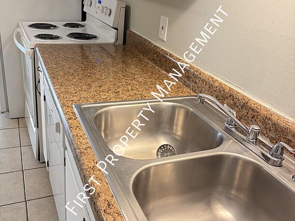 4th image of 1611 Duke Ln