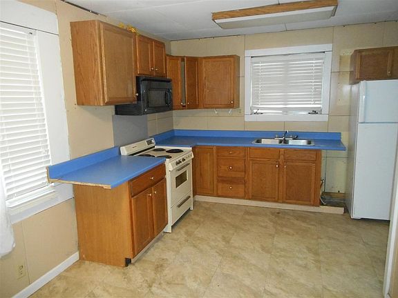 2nd image of 2131 N Olive St