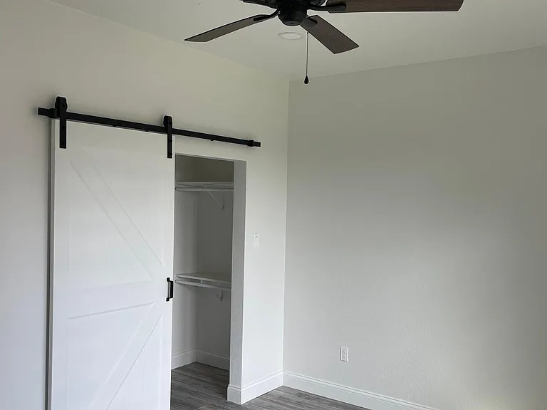 836 N Beckley Ave — Photo 9