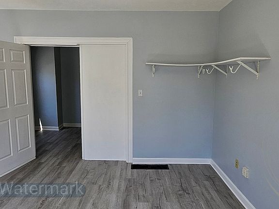 5th image of 6-8 Woodbine St #8-1