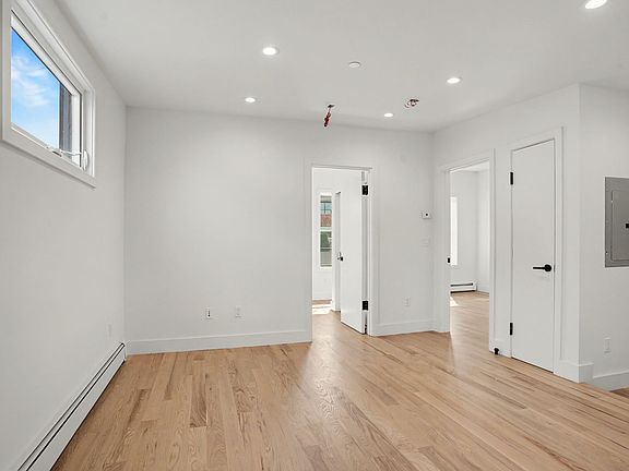 5th image of 18-20 Greenwich Ave #3-2