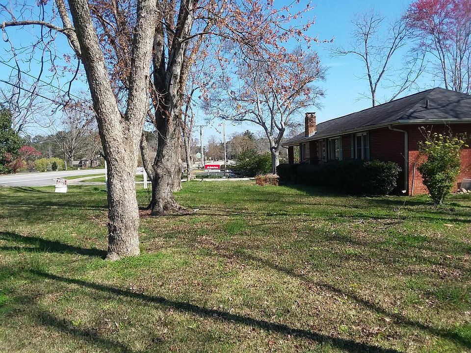 2nd image of 901 Senoia Rd