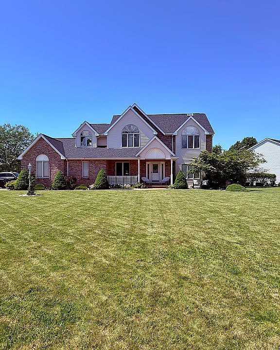 1st image of 30 Ashwood Ln
