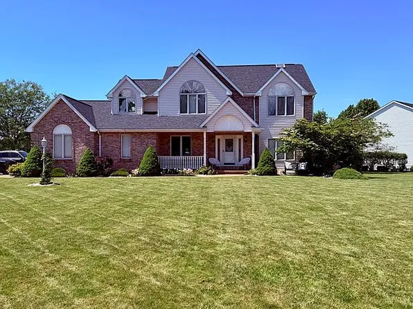 30 Ashwood Ln, Orchard Park, NY 14127
