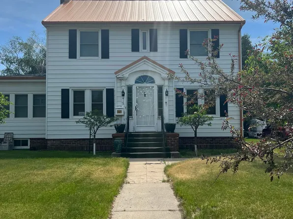 415 3rd St SW, Perham, MN 56573