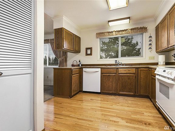 3rd image of 2416 136th St SE