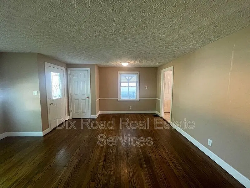 3 bed, 1.0 bath, 1168 sqft, $1,495 — Photo 3