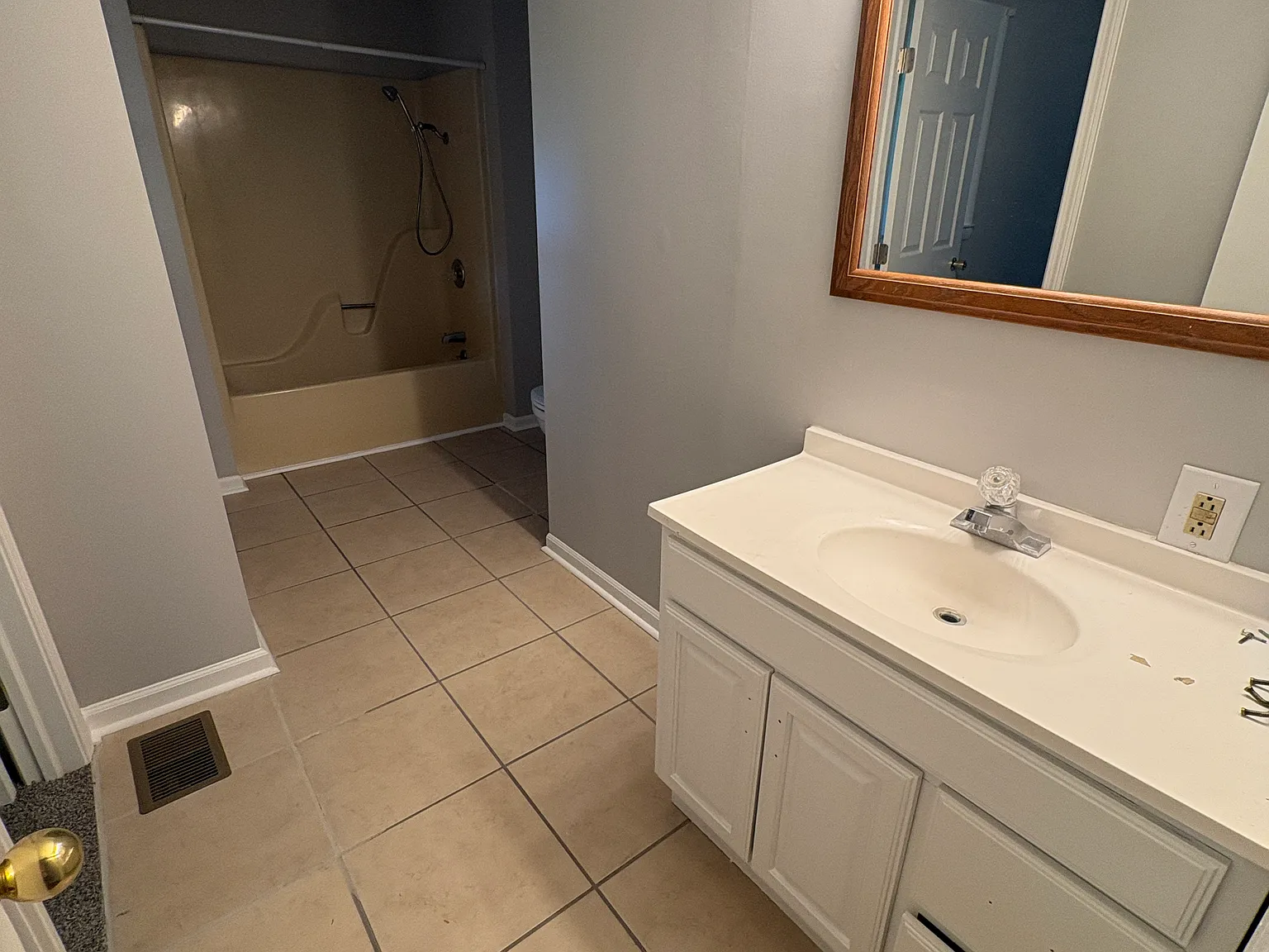 3 bed, 1375 sqft, $2,000 — Photo 4