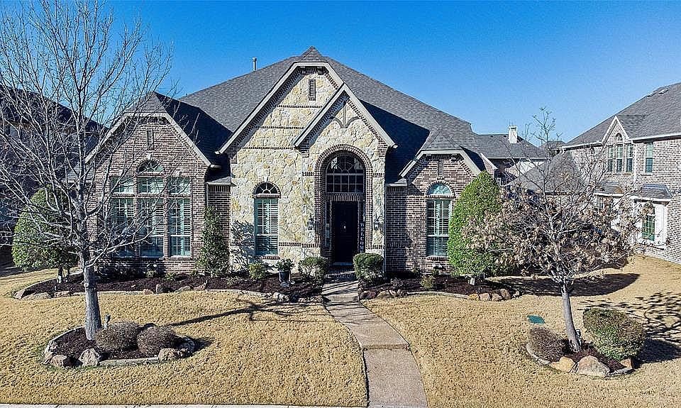 1st image of 2710 Sharlis Dr
