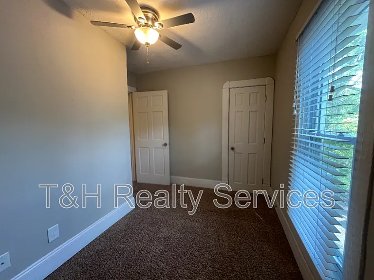 1531 Sturm Ave — Photo 16