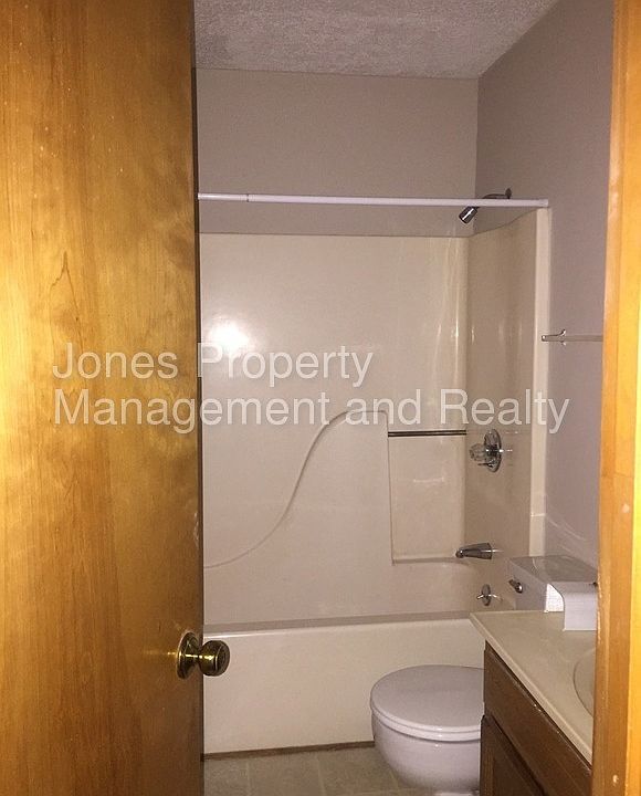 2nd image of 2701 White Oak Ln