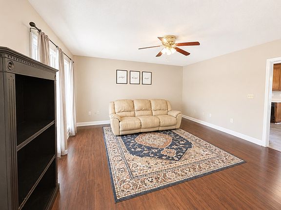 5th image of 130 Callaway St