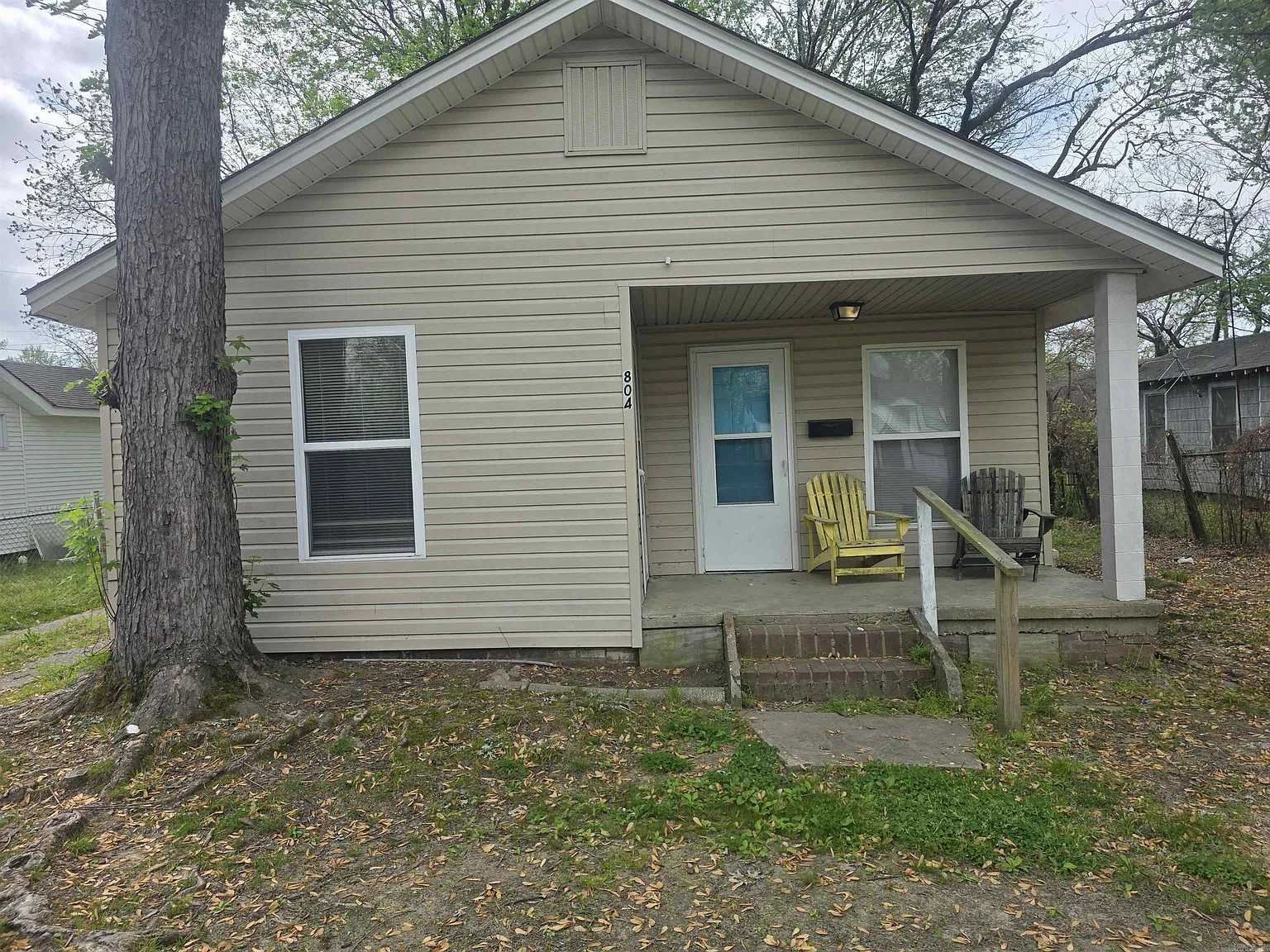 2 bed, 1.0 bath, 744 sqft, $795 — Photo 1