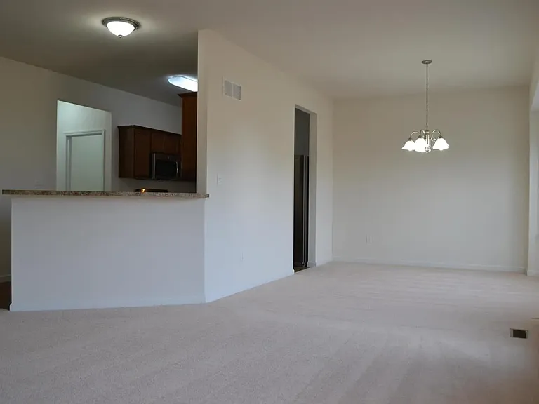 2410 Kilare Ln N — Photo 6
