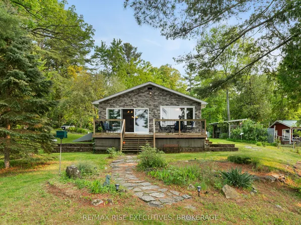 6862 Smith Ln, South Frontenac, ON K0H 2L0