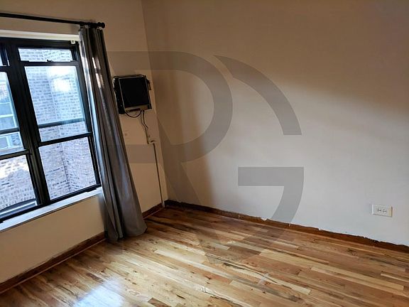 3rd image of 815 W Cornelia Ave #817A213
