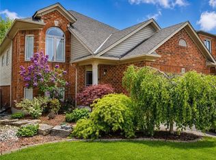 16 Downing St, Binbrook, ON L0R 1C0