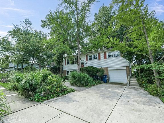 2nd image of 9125 W 91st Pl