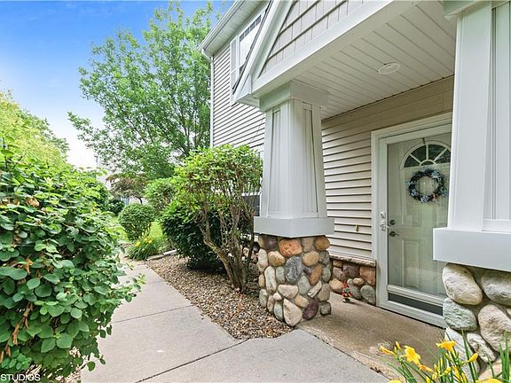 2nd image of 4008 NE Gardenia Ln