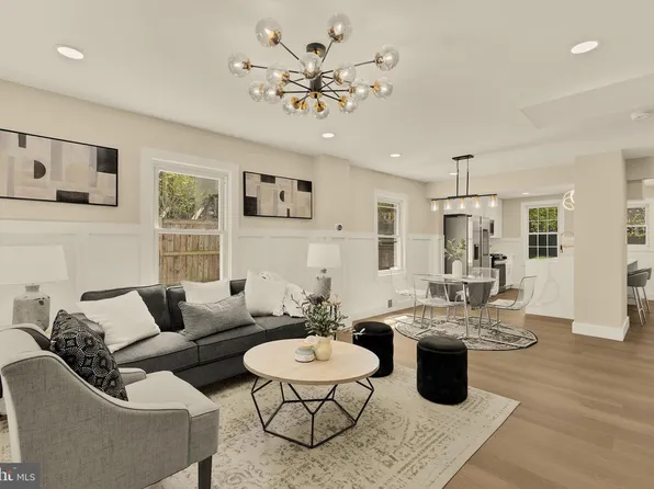 2631 Farmington Dr, Alexandria, VA 22303