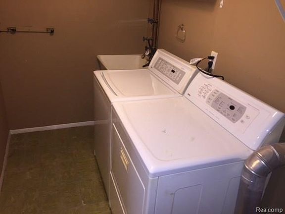 5th image of 18391 University Park Dr