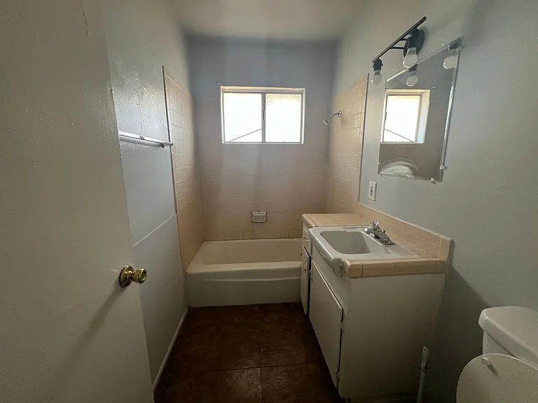 229 S Buena Vista St — Photo 22