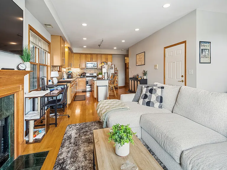 1954 W Diversey Pkwy #3W — Photo 7