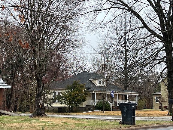3rd image of 1324 Westover Dr