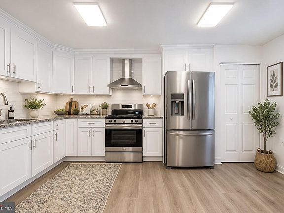 3rd image of 8122 Lindbergh Blvd