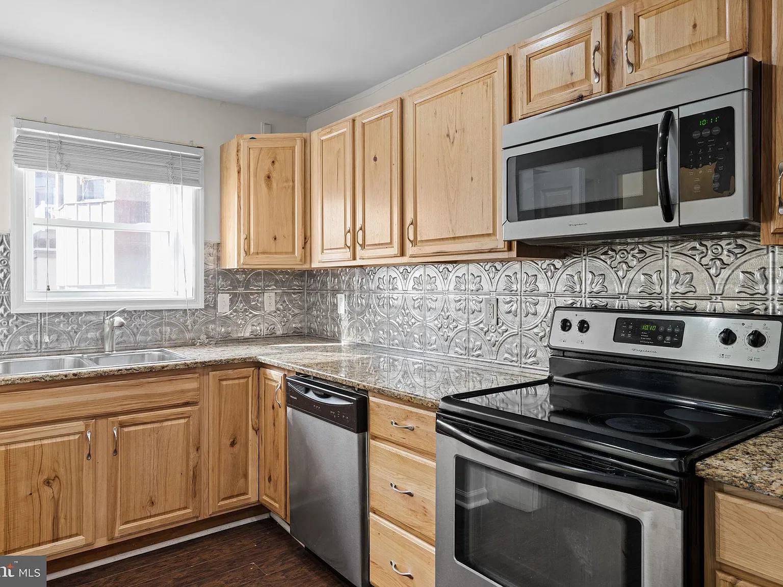 1 bed, 1.5 bath, 1000 sqft, $2,295 — Photo 4