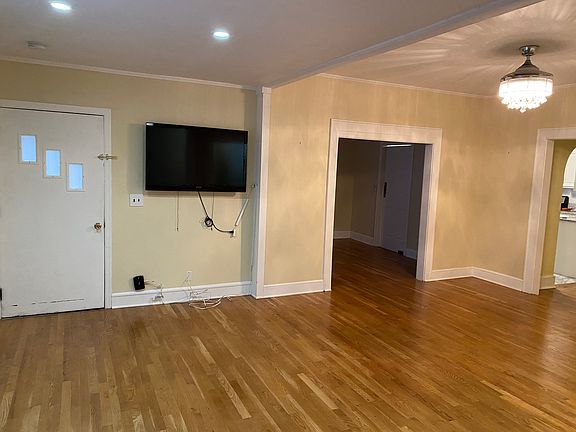 Main Floor living room - no furniture