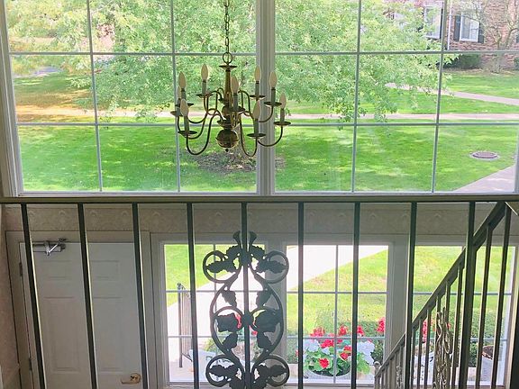 4th image of 542 E Fox Hills Dr #1