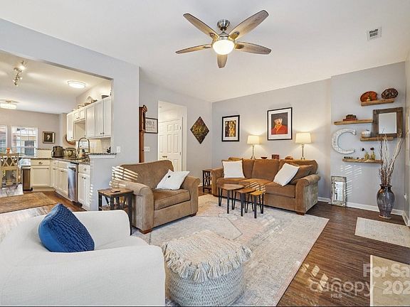 5th image of 4003 Christine Ln