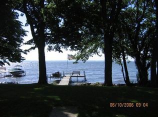 6424 N Paynes Point Rd, Neenah, WI 54956