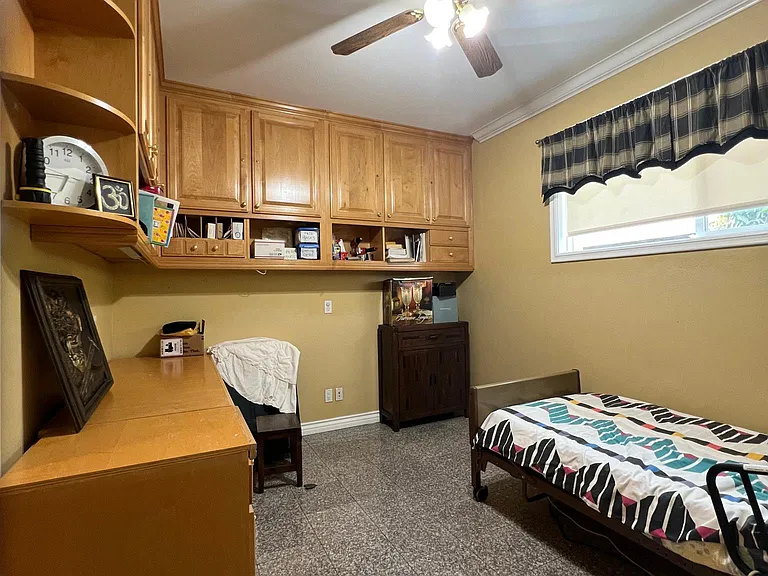 Bonus Hobby Room attached to Garage.