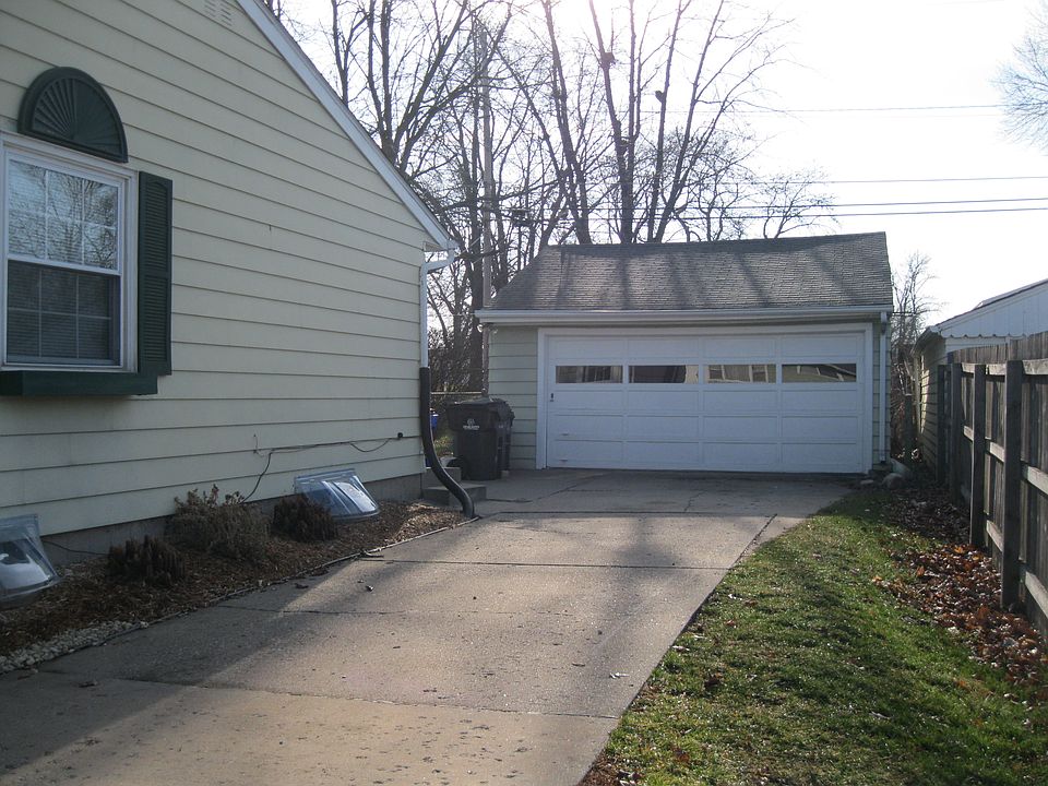 2nd image of 1631 Arizona Ave NE