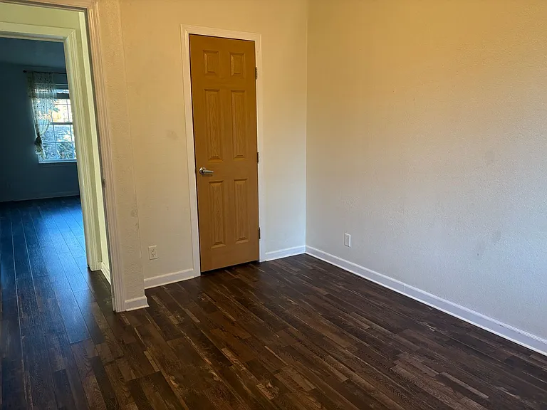 711 Clark Street Duplex — Photo 12