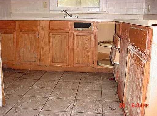 2nd image of 522 Winifred Ave