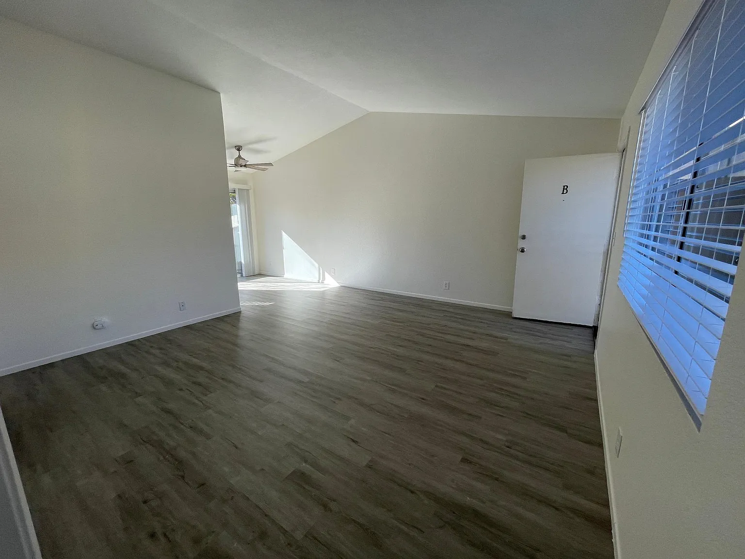 952 Pine Ave — Photo 4