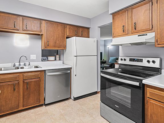 2nd image of 3772 Red Robin Ln