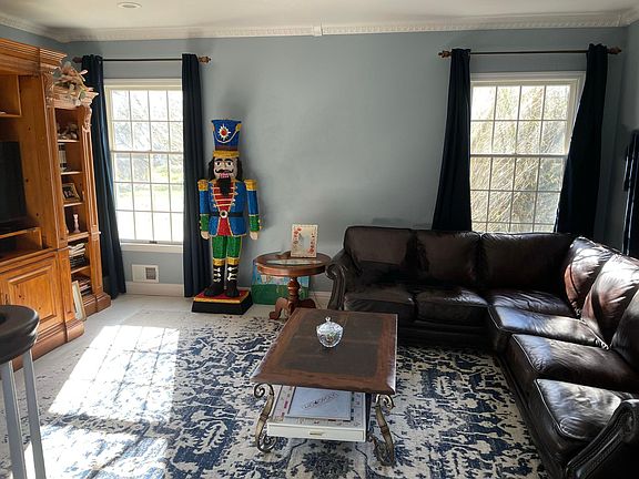 living room/ play room/