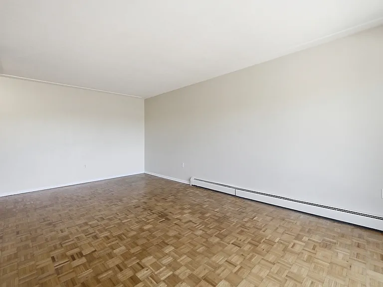 1200 Fennell Ave E — Photo 13
