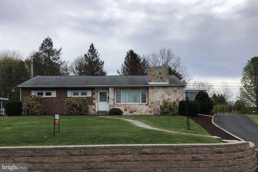 338 Grandview Ave photo 1